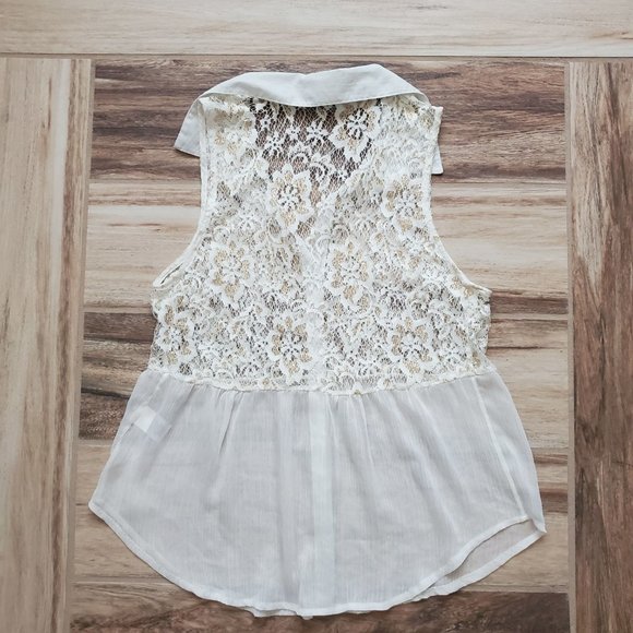 Kirra | Sheer Lace Sleeveless Button Down - Picture 7 of 8